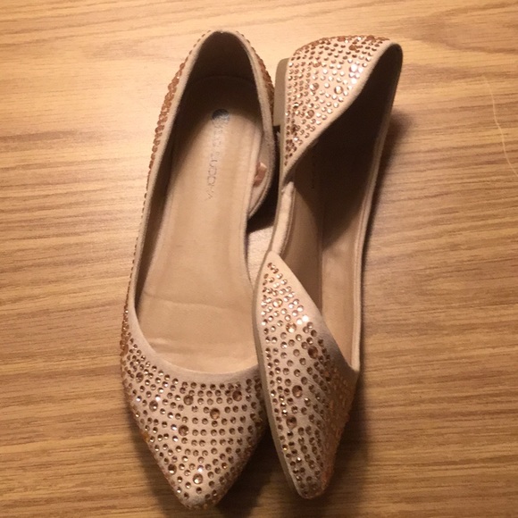 Shoe - Picture 2 of 2